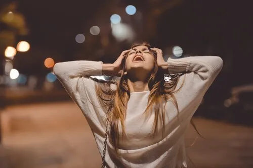 Escondendo emoções: dor silenciosa