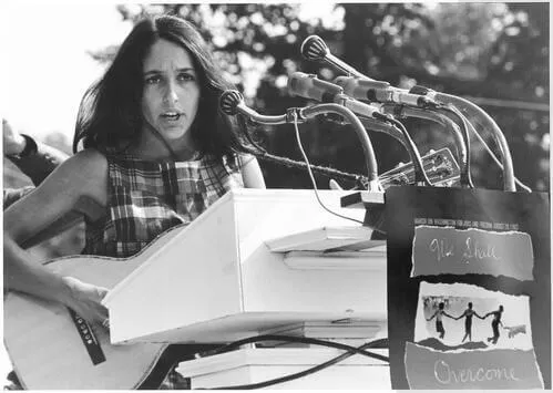 Joan Baez, amerikiečių dainininkė ir aktyvistė