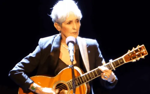 Joan Baez, amerikiečių dainininkė ir aktyvistė