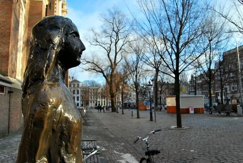 Biografia de Anne Frank de uma menina resiliente