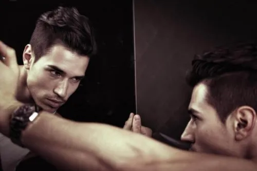 Reconnaître un narcissique grâce à 9 signes