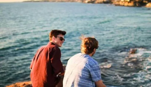 Quais são as características de um bom companheiro de viagem?