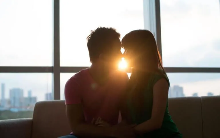 Eerste date: 4 veelbetekenende tekenen van echte interesse