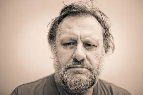 Tik 9 įdomios Slavoj Žižek rankovės