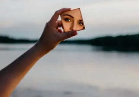 Nauka bycia ze sobą jest kluczem do dobrego samopoczucia