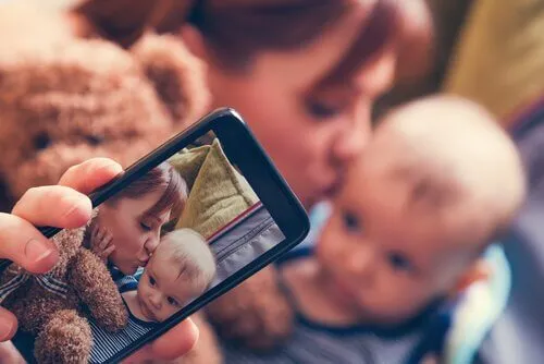 Dela, utsätta barn för sociala nätverk