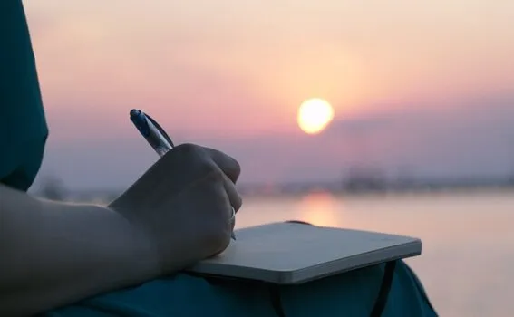 Γράψτε ένα συναισθηματικό ημερολόγιο