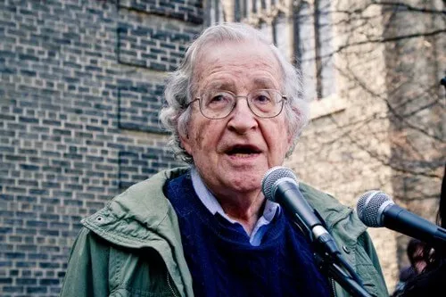 Noam Chomsky: Biografia brilantnej mysle