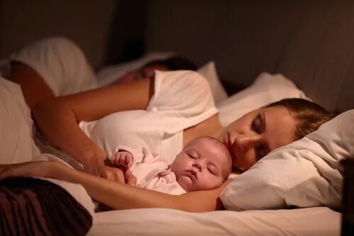 Roditelji i djeca: spavati s mamom i tatom?