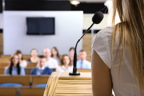 3 strategie, jak překonat strach z mluvení na veřejnosti