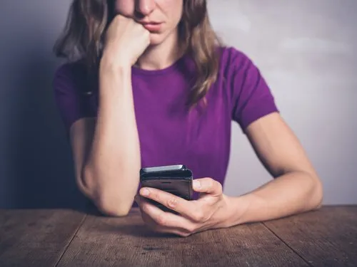 Uporaba Facebooka zmanjšuje čustveno počutje